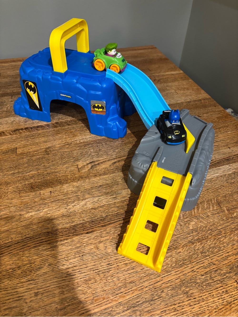 Fisher-Price Little People Wheelies Play n Go 2011 Batcase w/ Batman  & Joker LP